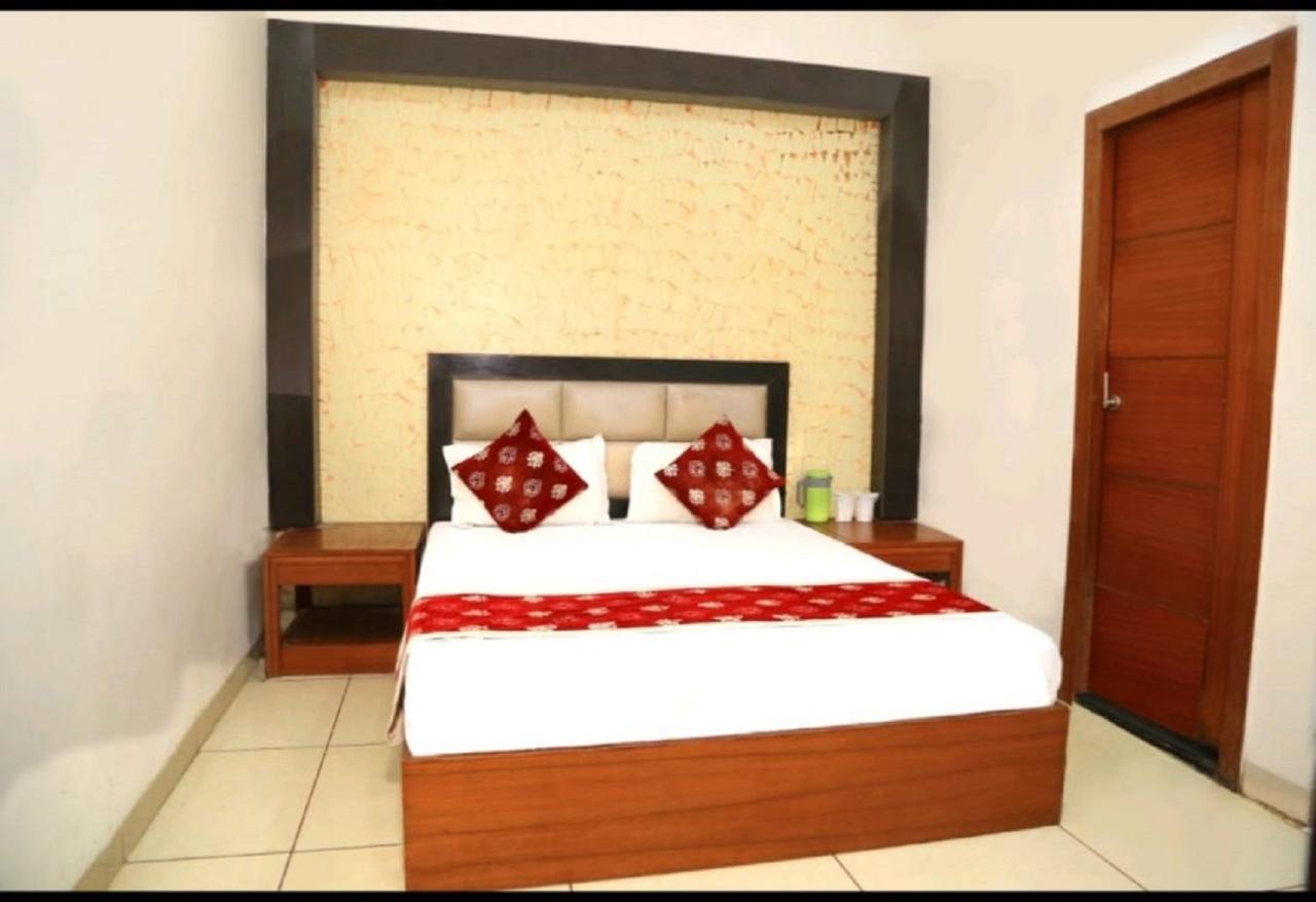 Hotel Kirandeep Agra Агра Экстерьер фото