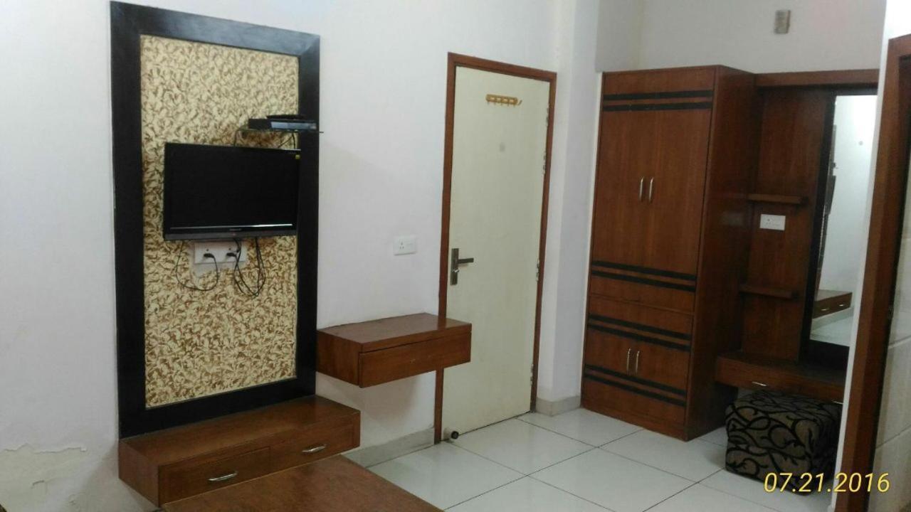 Hotel Kirandeep Agra Агра Экстерьер фото